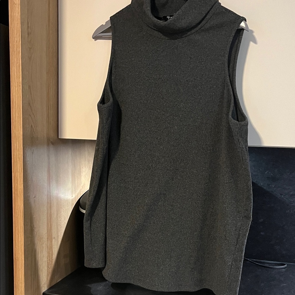 #48.Women's V-Neck Sweater - Black